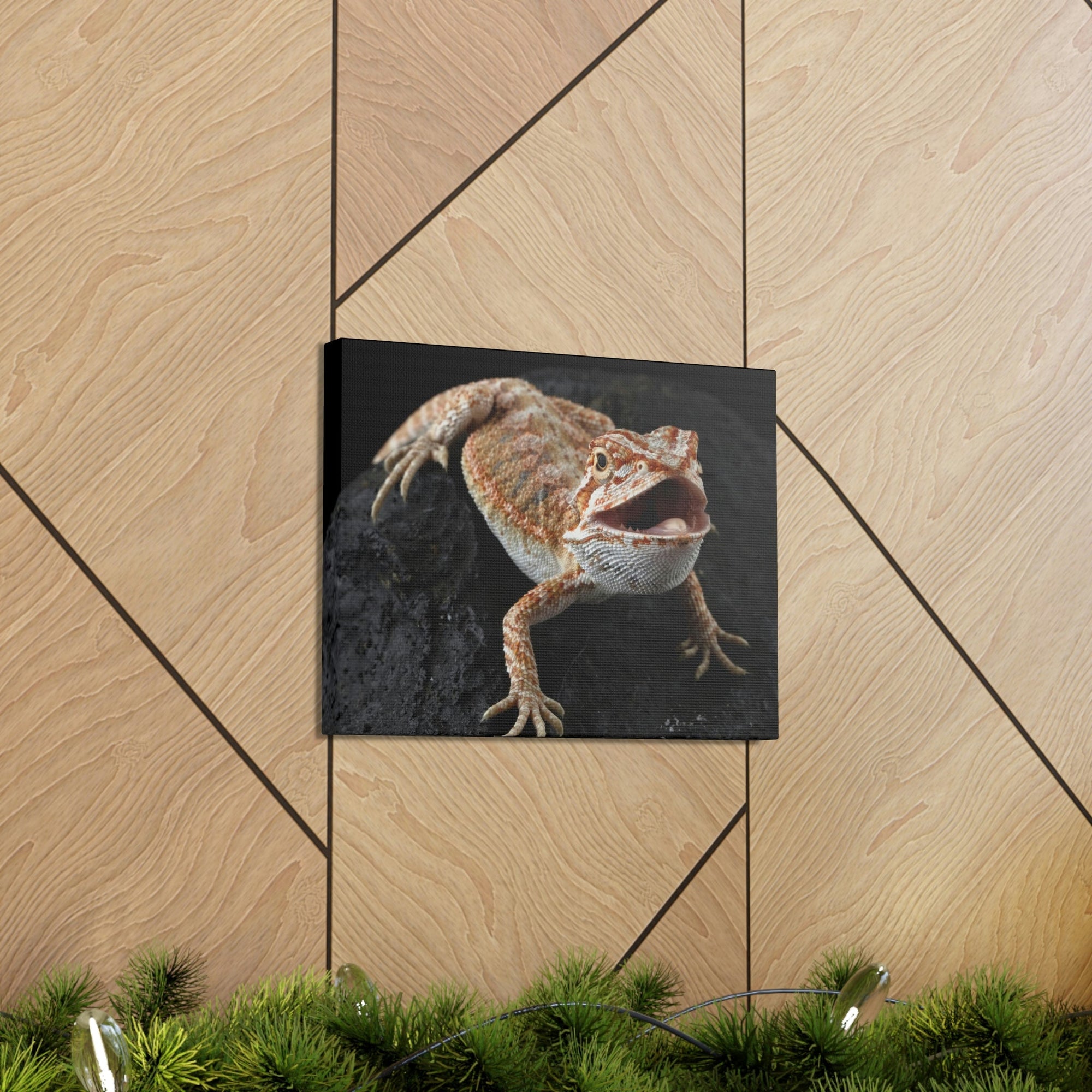 Scripture Walls Bearded Dragon Hunting Bearded Dragon on Hunt Print Animal Wall Art Wildlife Canvas Prints Wall Art Ready to Hang Unframed-Express Your Love Gifts