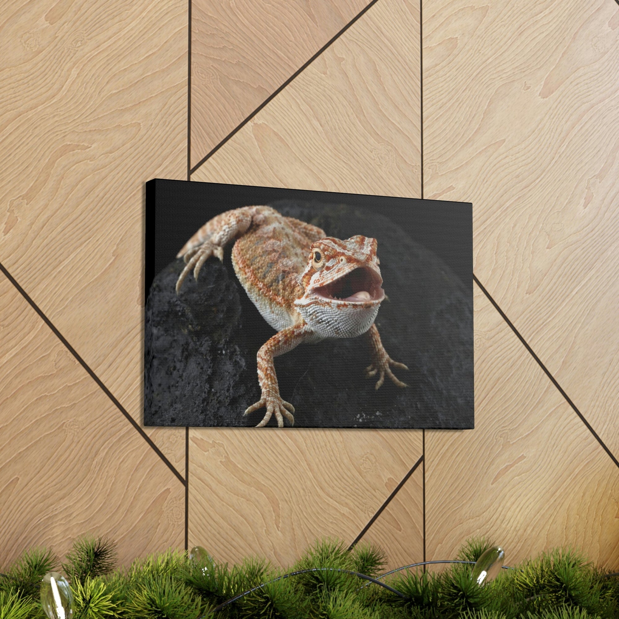 Scripture Walls Bearded Dragon Hunting Bearded Dragon on Hunt Print Animal Wall Art Wildlife Canvas Prints Wall Art Ready to Hang Unframed-Express Your Love Gifts