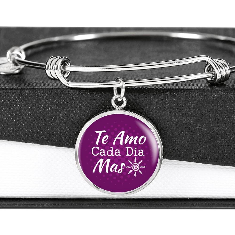 Te Amo Cada Dia Mas Circle Pendant Bangle Stainless Steel or 18k Gold 18-22"-Express Your Love Gifts